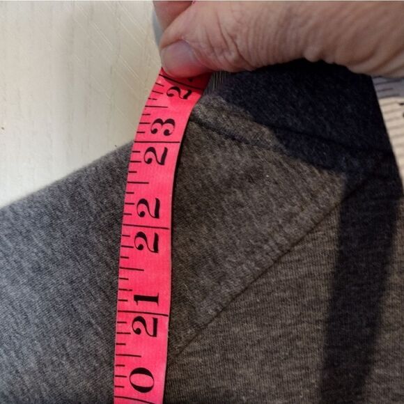 Mountain Hardwear pullover top - Picture 5 of 6